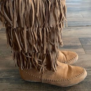 Fringe boots